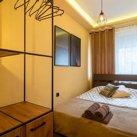 • Downtown ǀ 2 Bedrooms ǀ Parking •